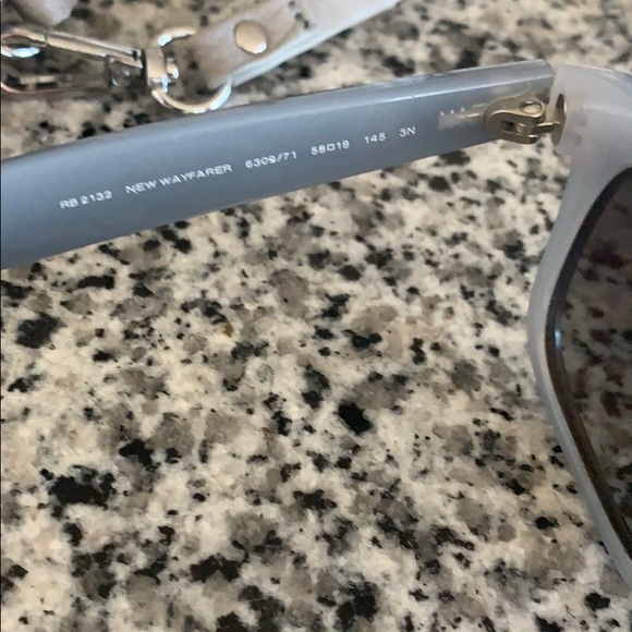 Ray Ban Men's Wayfarer sunglasses - Picture 4 of 4